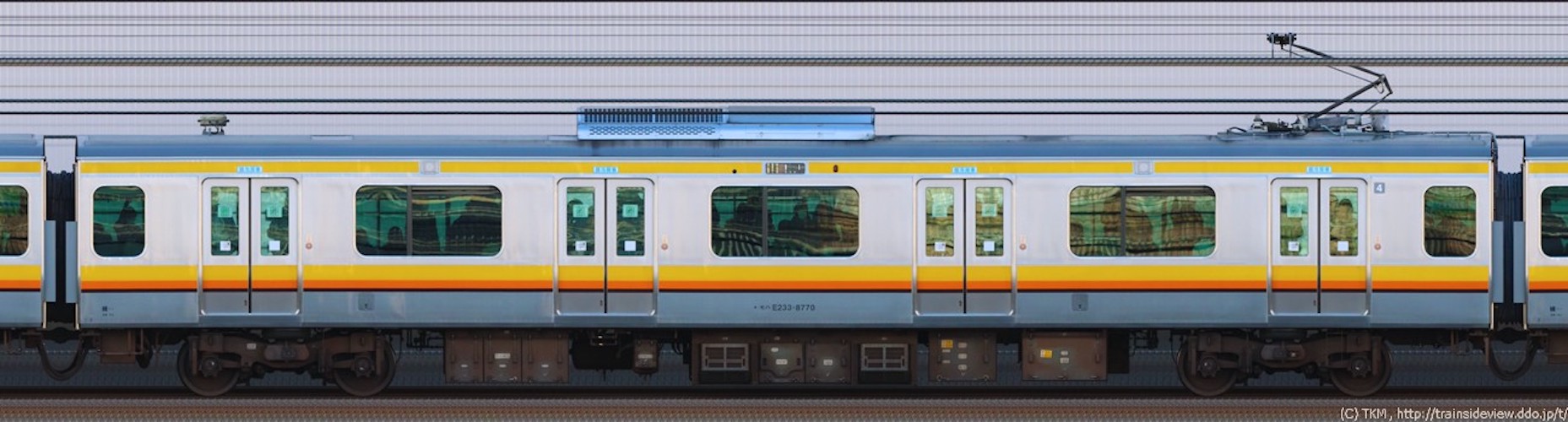 モハE233形8700番台（A）の側面写真